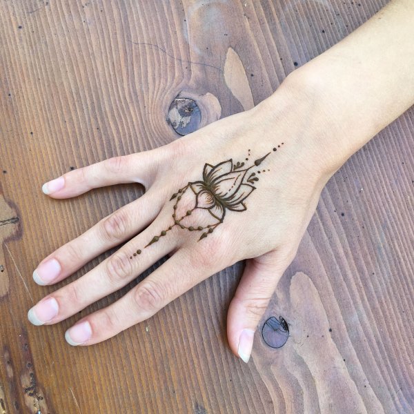 Тату хной планеты