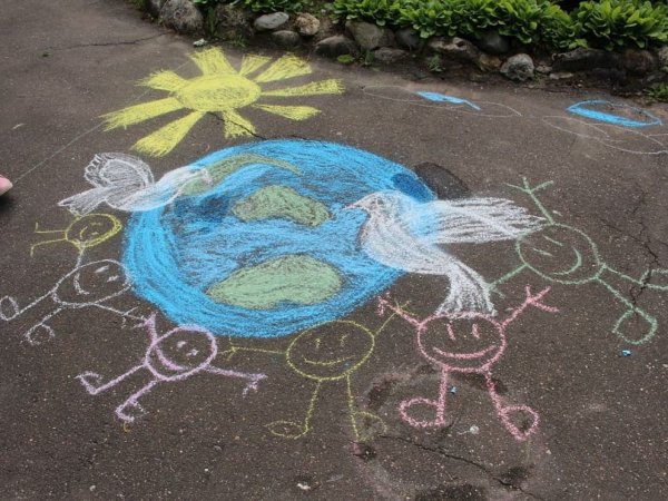 Яркие краски детства