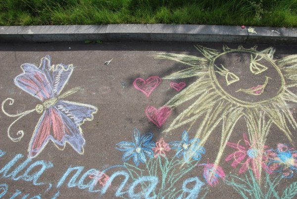 Рисунки на асфальте ко Дню защиты детей