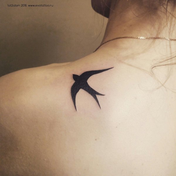 Тату Ласточка маленькая