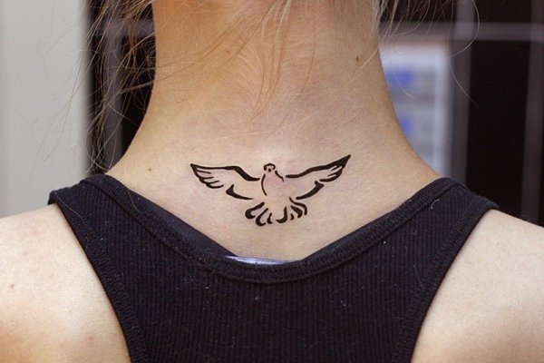 Птички хной на ключице