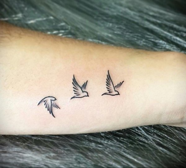 Тату маленькая птичка