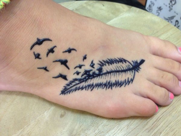 Птички хной на руке