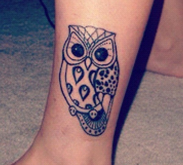 Сова хной на руке