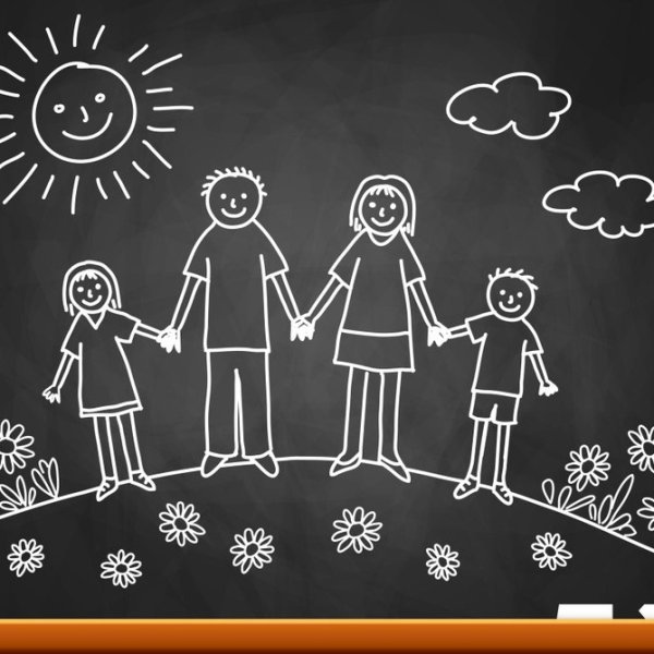 Детские рисунки мелом на доске