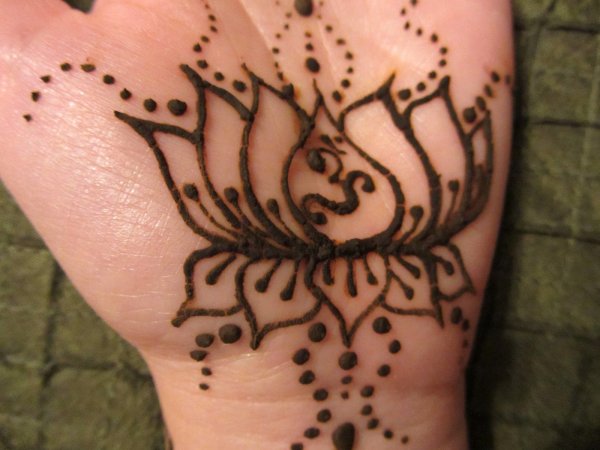 Узор с хной средней