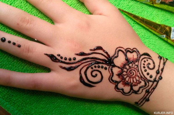 Пошаговый рисунок хной на руке