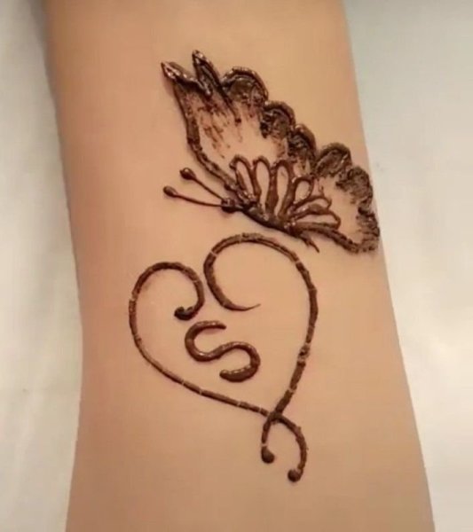 Тату хной на ноге легкие