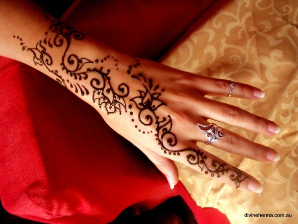 Цветочный узор тату