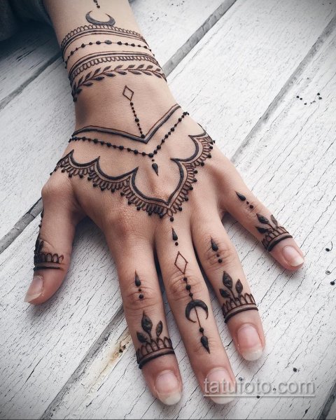 Тату хной на руке