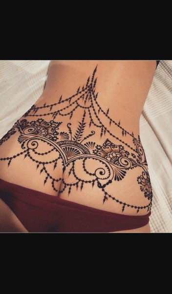 Тату хной на пояснице для девушек