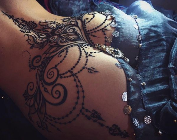 Тату на ягодице для девушек