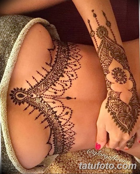 Тату хной на теле