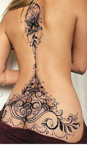Мехенди на пояснице для девушек