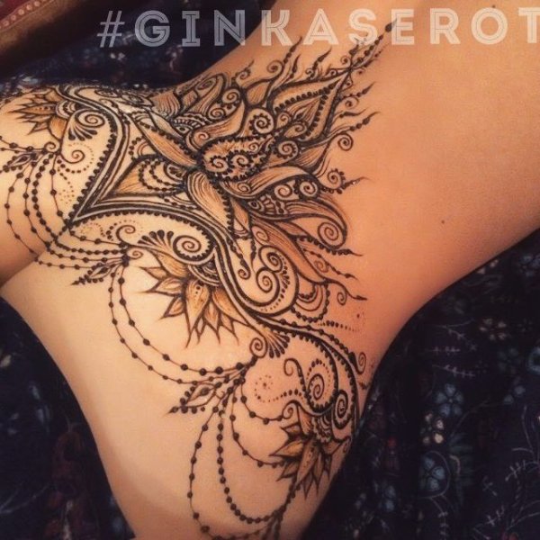 Мехенди на ягодицах