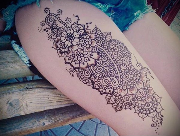 Мехенди на бедре