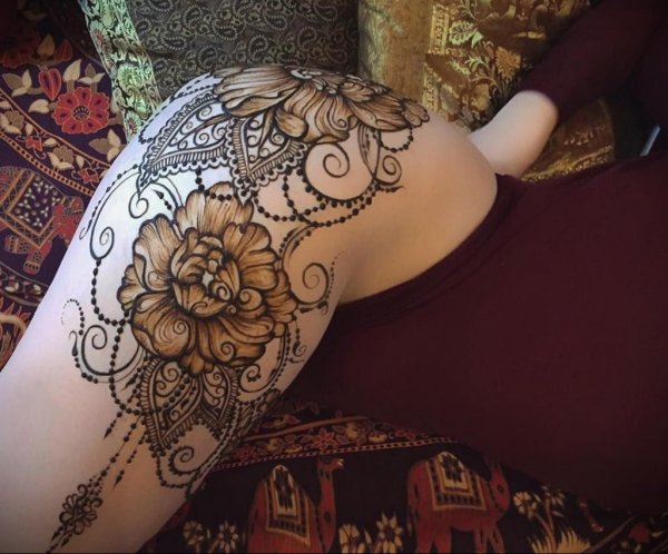 Хна на бедре
