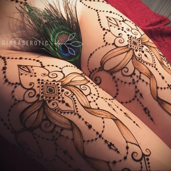 Мехенди чулки на ногах