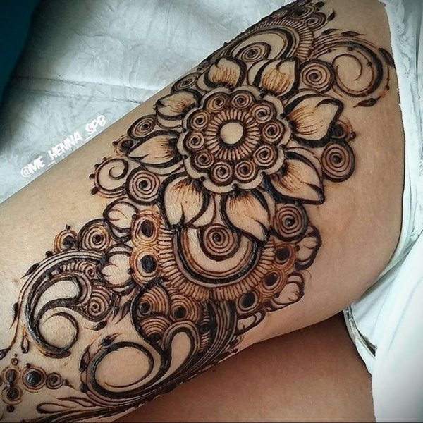 Тату хной на ляшке легкие