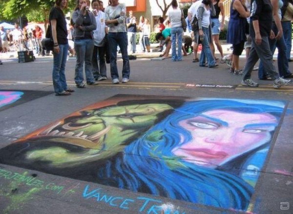 Рисунки разноцветными мелками