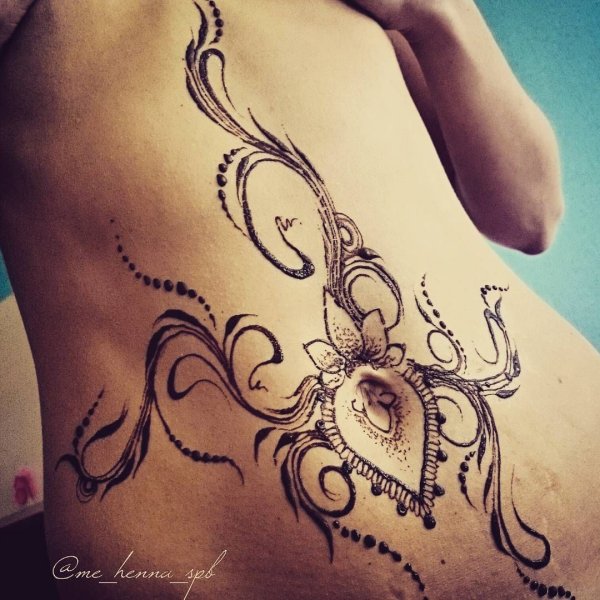 Тату мехенди на животе