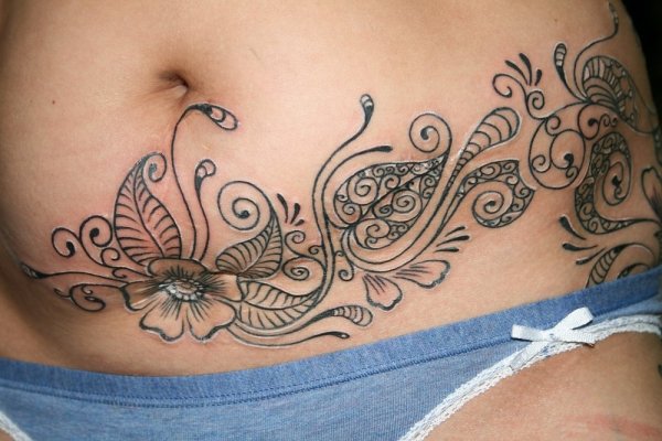 Тату на животе женские