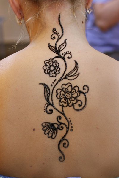 Мехенди на спине женские