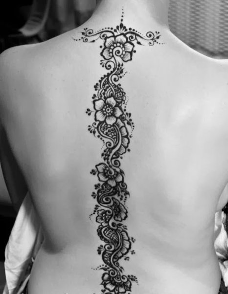 Тату хной на спине