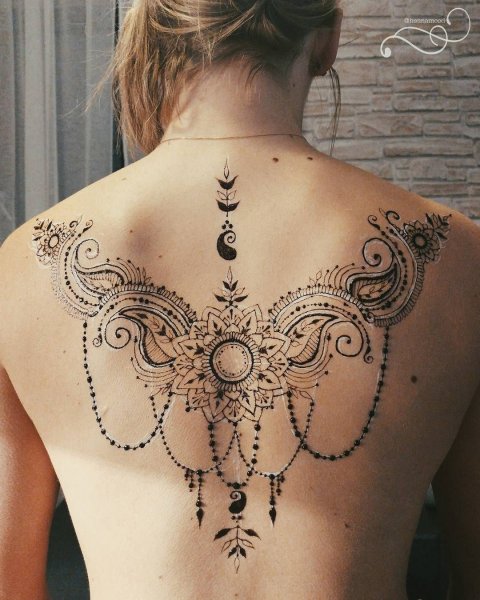 Свадебное мехенди на спине