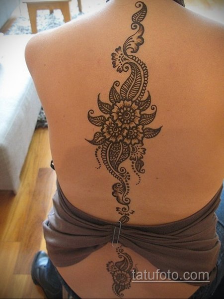 Мехенди вдоль позвоночника