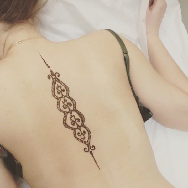 Мехенди на пояснице эскизы