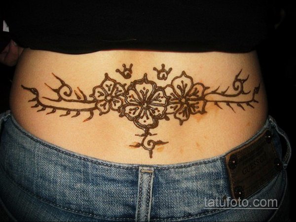 Тату хной на пояснице для девушек