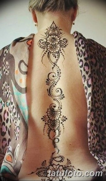 Маленькая мехенди на спине