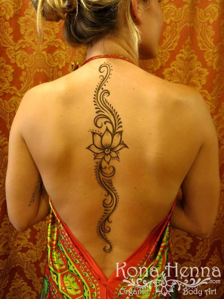 Тату хной на спине