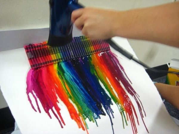 Восковыми мелками на ткани