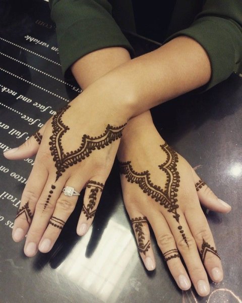 Мехенди у мусульманок