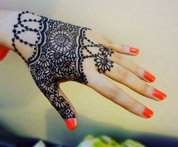 Роспись хной мехенди