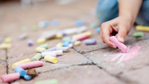 Цветные мелки для рисования на асфальте