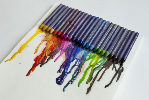 Бумага и восковые карандаши