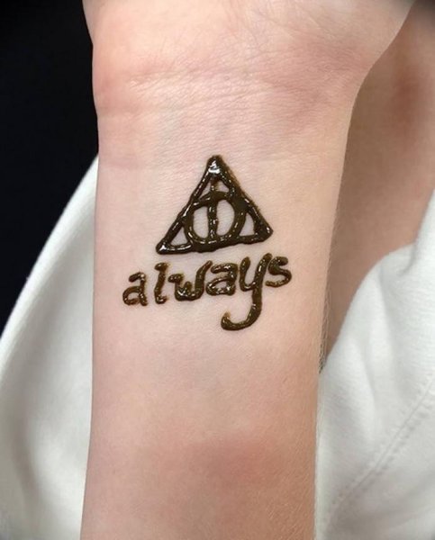 Лёгкие надписи хной