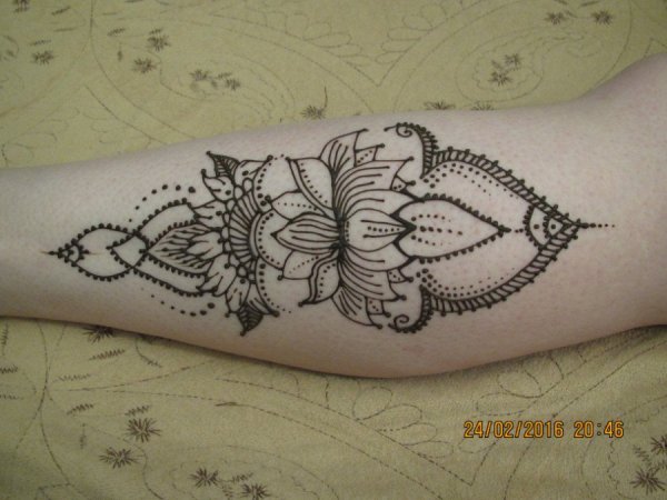 Эскизы хной на ноге