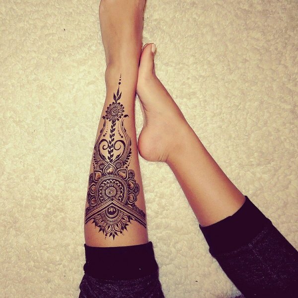 Тату мехенди на ноге