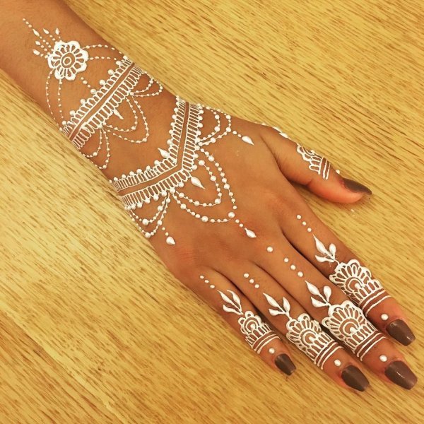 Мехенди белой хной