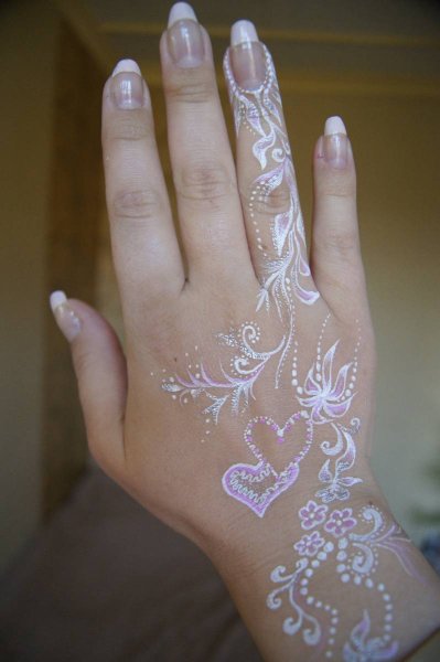 Тату белой краской