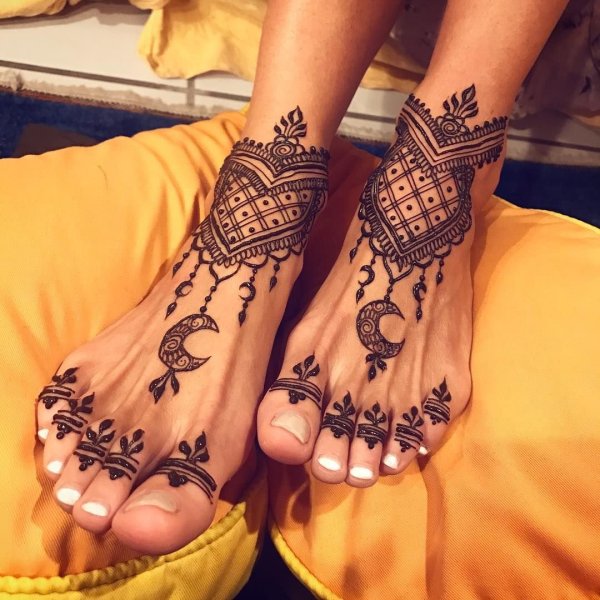 Мехенди на ноге