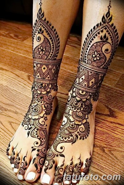 Мехенди хной на ноге