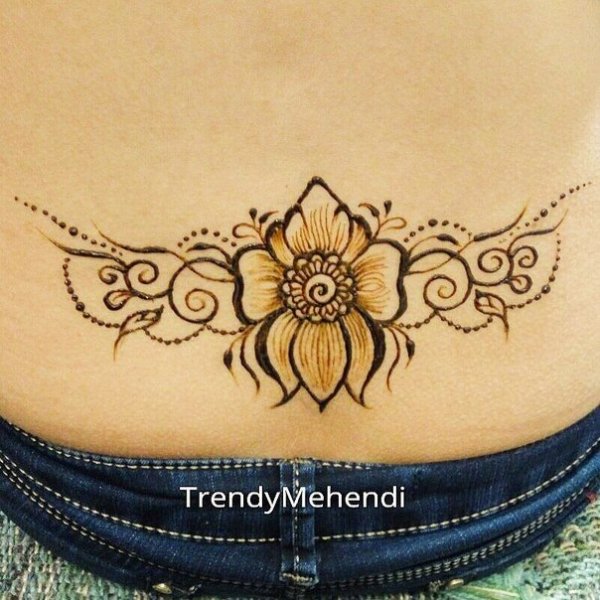 Мехенди на копчике