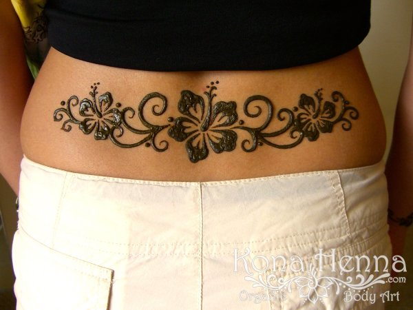 Тату хной на пояснице