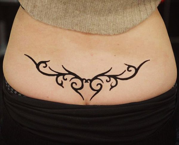 Орнамент на пояснице