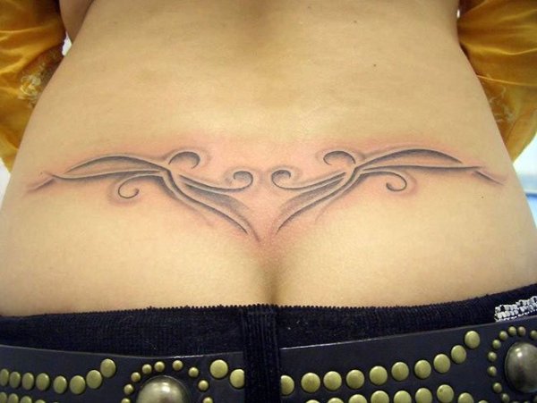 Тату на копчике